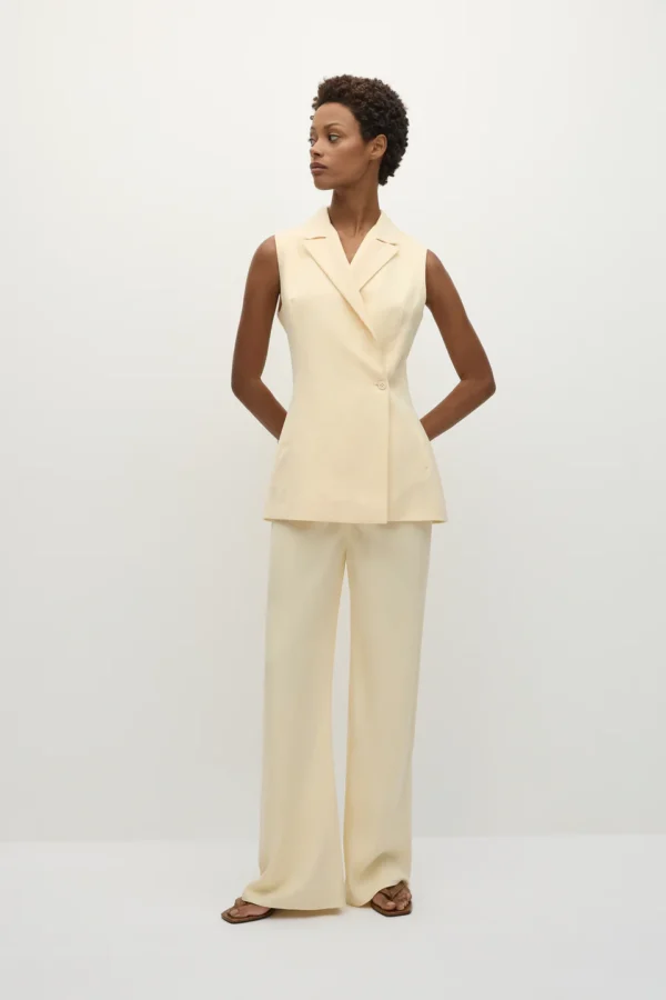 Aurelia Sleeveless Linen Blazer - Image 2
